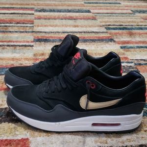 Nike sneakers only worn 1 x